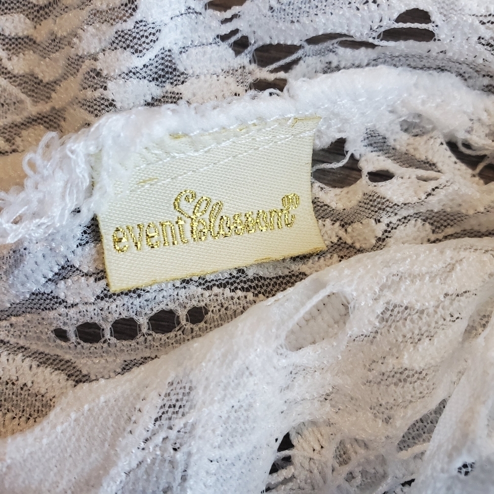 Lace Robe - Picture 4 of 4